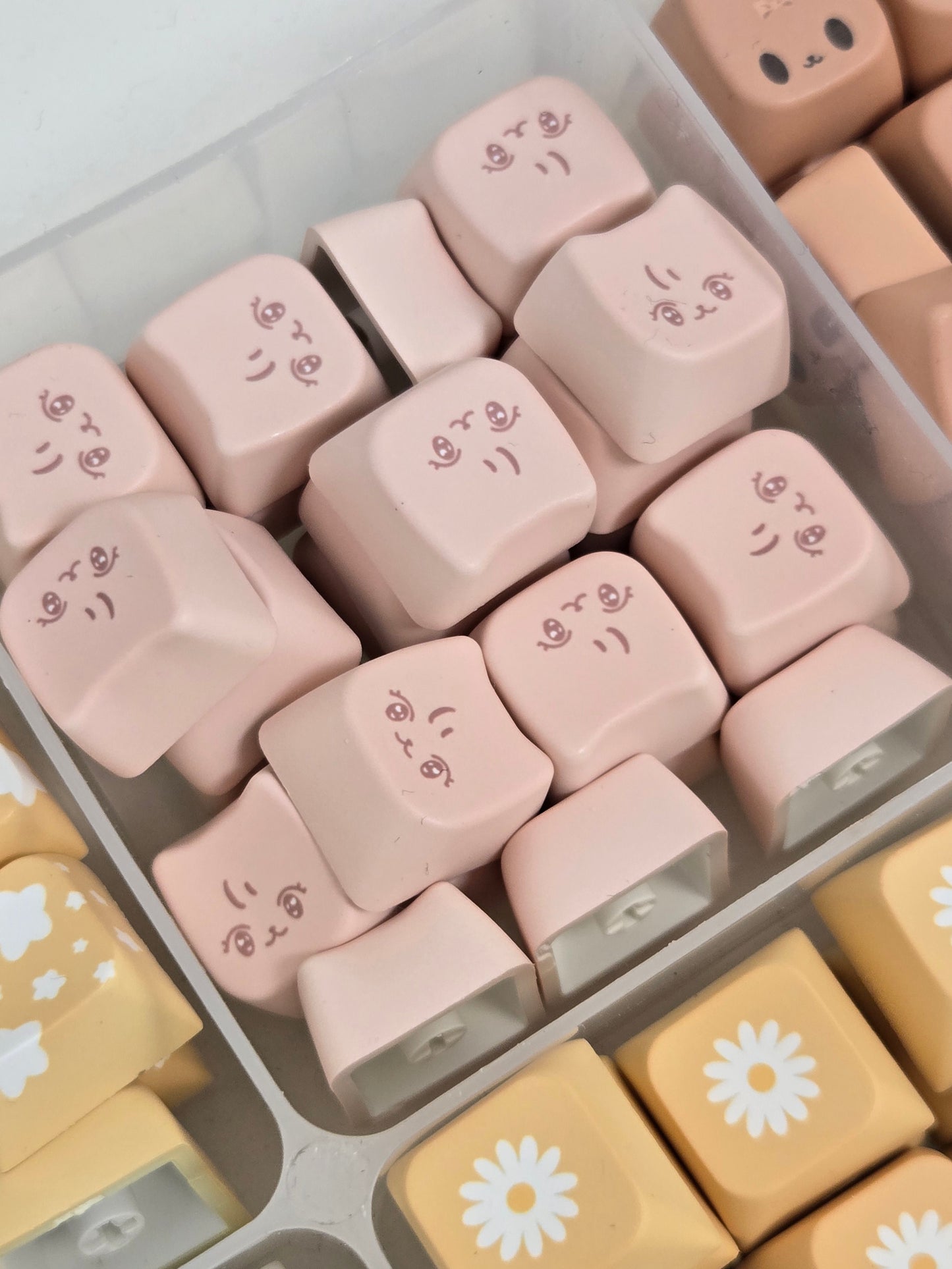 Frizzy Keycaps 4-Base